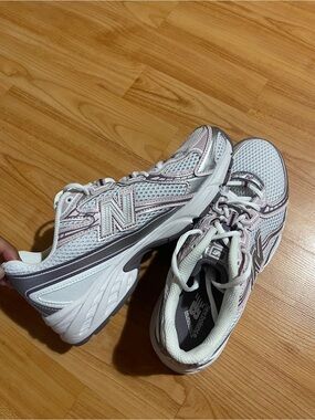 New Balance Women’s 740 Ice Wine Size 6.5W